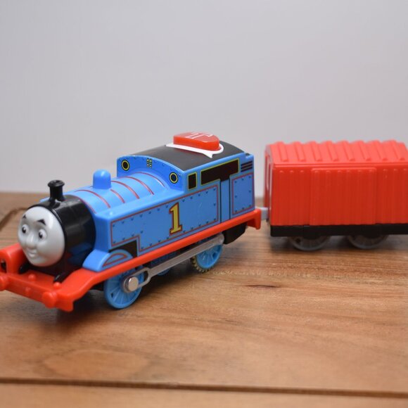 Talking Interactive Thomas 1 Motorized Train Engine Thomas and Friends Works - Picture 1 of 7